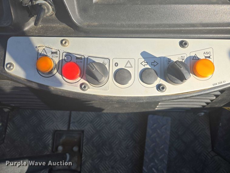 image for item EC1173 2011 Bomag BW213PDH-40 single drum roller