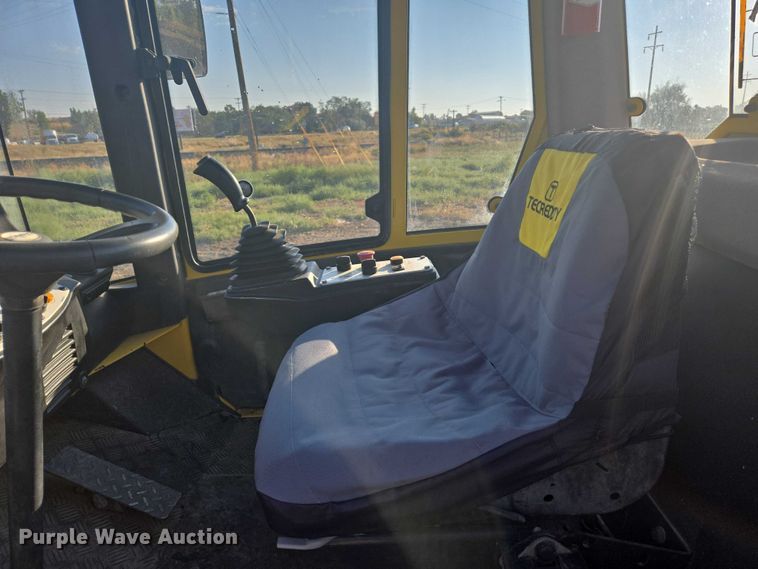 image for item EC1173 2011 Bomag BW213PDH-40 single drum roller