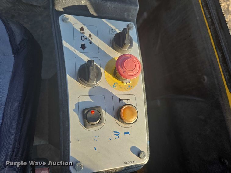 image for item EC1173 2011 Bomag BW213PDH-40 single drum roller