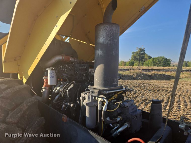 image for item EC1173 2011 Bomag BW213PDH-40 single drum roller