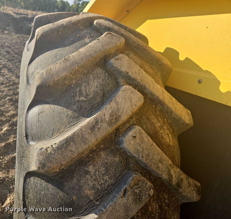 image for item EC1173 2011 Bomag BW213PDH-40 single drum roller