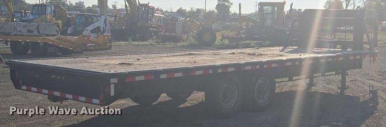 image for item EC1175 2004 Top Hat Industries equipment trailer