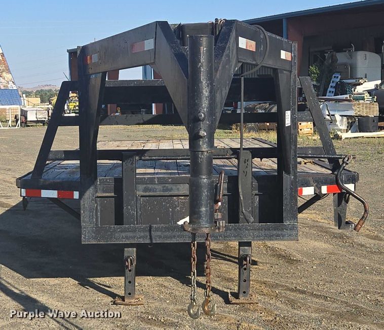 image for item EC1175 2004 Top Hat Industries equipment trailer