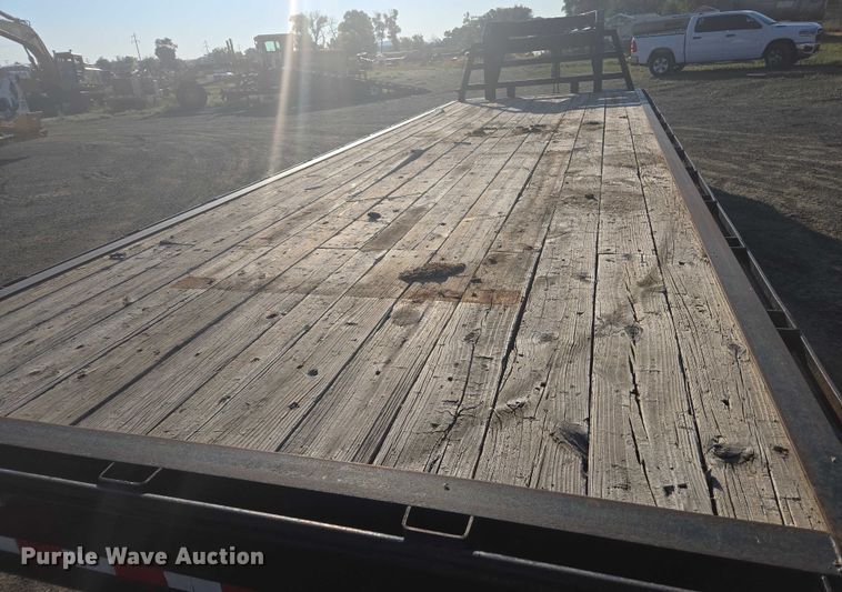 image for item EC1175 2004 Top Hat Industries equipment trailer