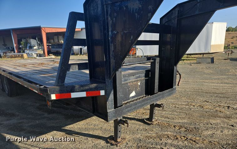 image for item EC1175 2004 Top Hat Industries equipment trailer