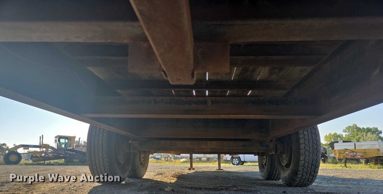 image for item EC1175 2004 Top Hat Industries equipment trailer