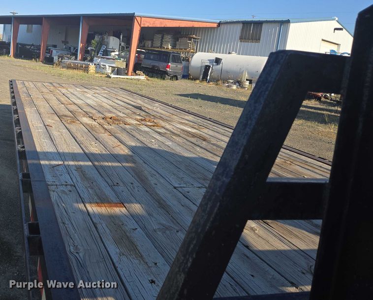 image for item EC1175 2004 Top Hat Industries equipment trailer