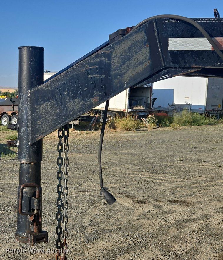 image for item EC1175 2004 Top Hat Industries equipment trailer