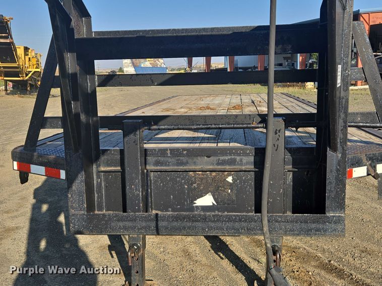 image for item EC1175 2004 Top Hat Industries equipment trailer