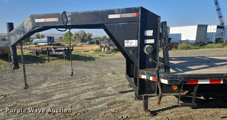 image for item EC1175 2004 Top Hat Industries equipment trailer