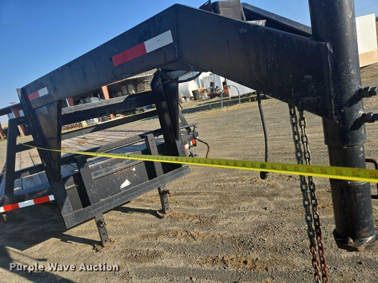 image for item EC1175 2004 Top Hat Industries equipment trailer