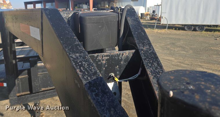 image for item EC1175 2004 Top Hat Industries equipment trailer