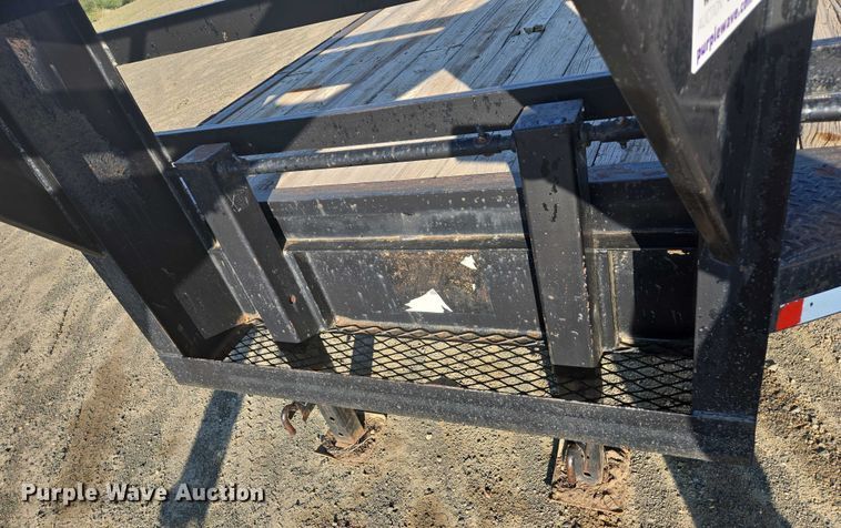 image for item EC1175 2004 Top Hat Industries equipment trailer