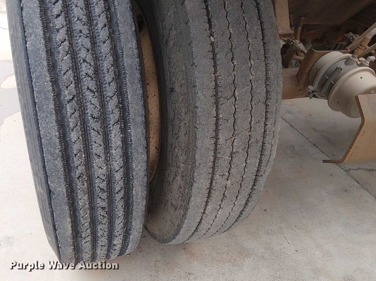 image for item EC1185 2001 Carrocerias Gallegos Spider bottom dump trailer