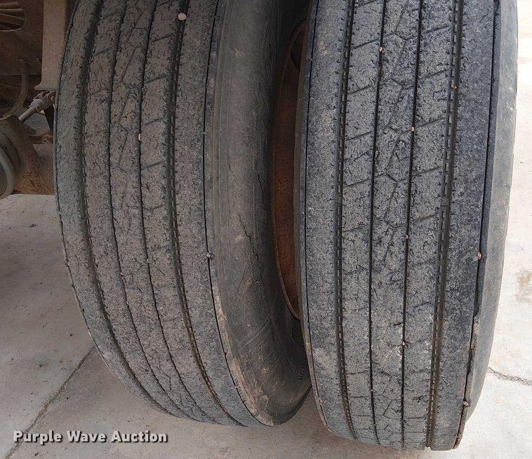 image for item EC1185 2001 Carrocerias Gallegos Spider bottom dump trailer