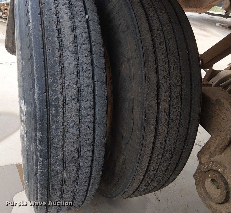 image for item EC1185 2001 Carrocerias Gallegos Spider bottom dump trailer