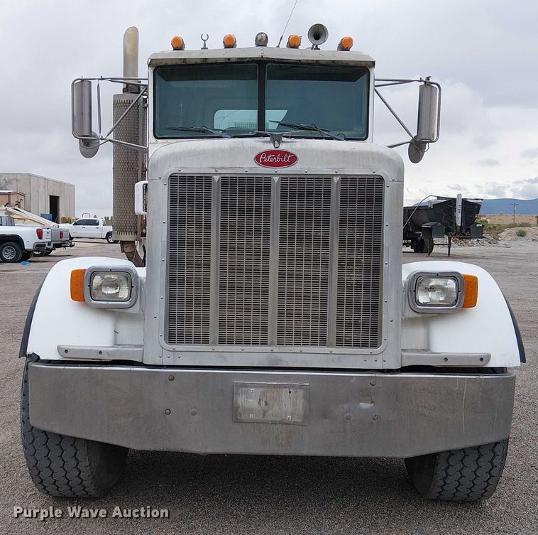 image for item EC1186 1997 Peterbilt 357 ready mix truck