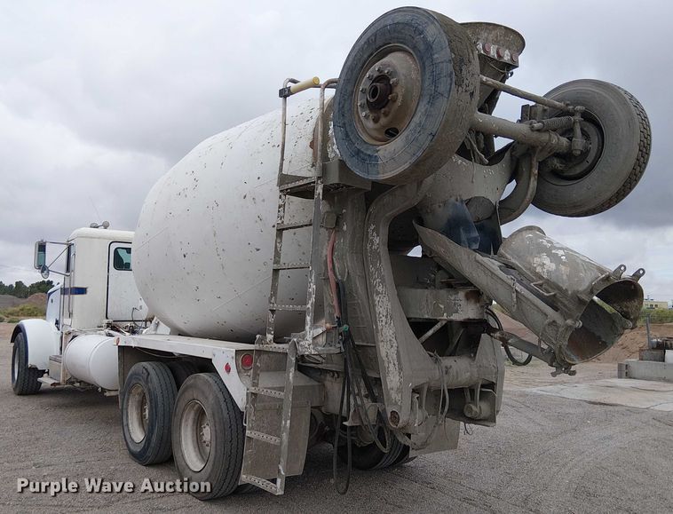image for item EC1186 1997 Peterbilt 357 ready mix truck