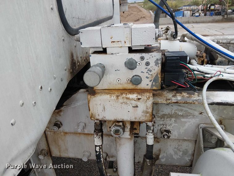 image for item EC1186 1997 Peterbilt 357 ready mix truck