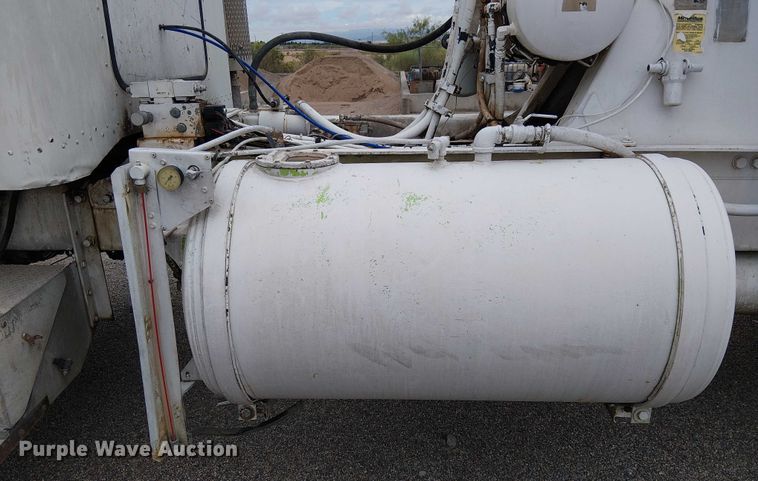 image for item EC1186 1997 Peterbilt 357 ready mix truck