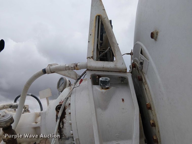 image for item EC1186 1997 Peterbilt 357 ready mix truck