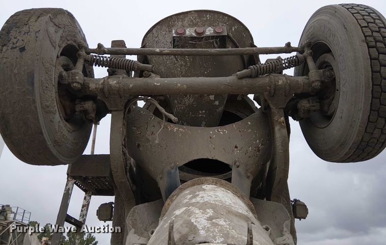 image for item EC1186 1997 Peterbilt 357 ready mix truck