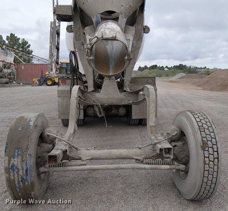 image for item EC1186 1997 Peterbilt 357 ready mix truck