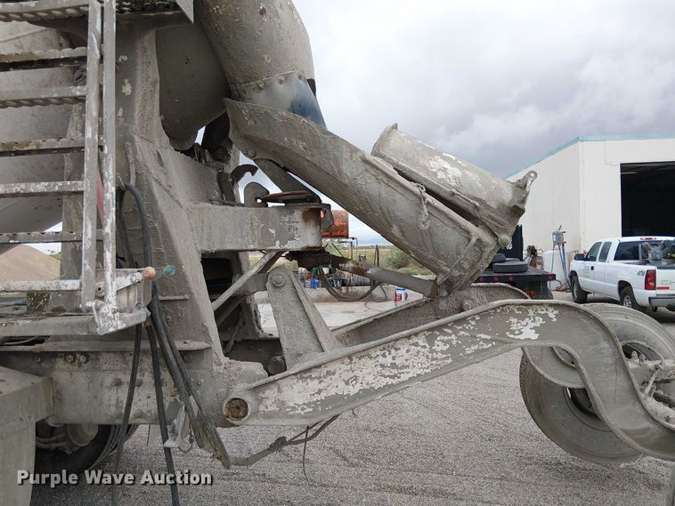 image for item EC1186 1997 Peterbilt 357 ready mix truck