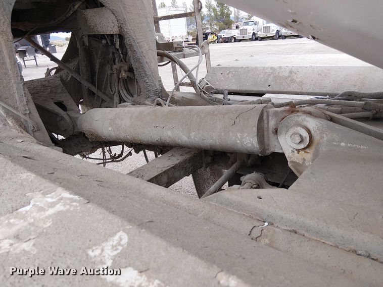 image for item EC1186 1997 Peterbilt 357 ready mix truck