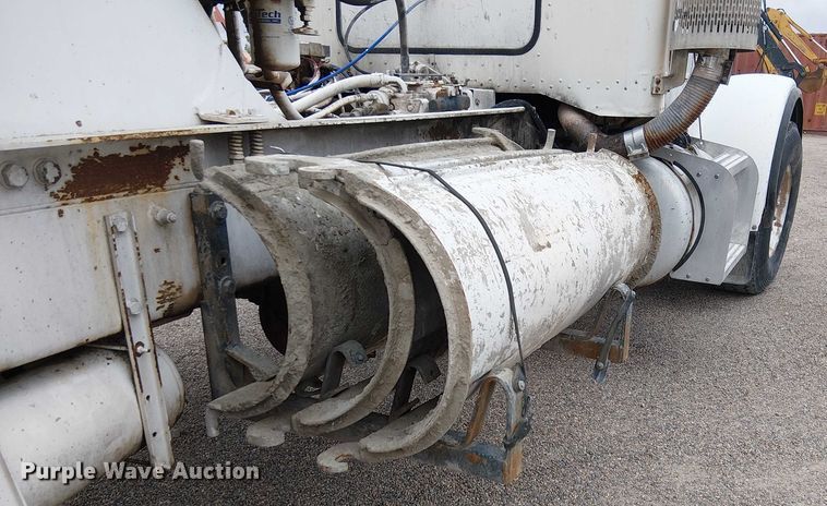 image for item EC1186 1997 Peterbilt 357 ready mix truck