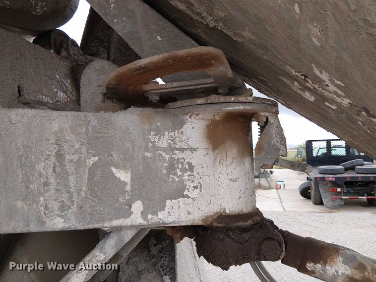 image for item EC1186 1997 Peterbilt 357 ready mix truck