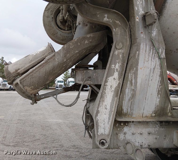 image for item EC1186 1997 Peterbilt 357 ready mix truck