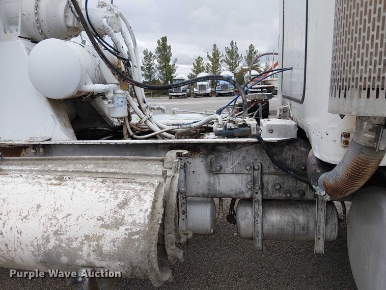image for item EC1186 1997 Peterbilt 357 ready mix truck