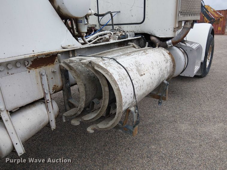 image for item EC1186 1997 Peterbilt 357 ready mix truck