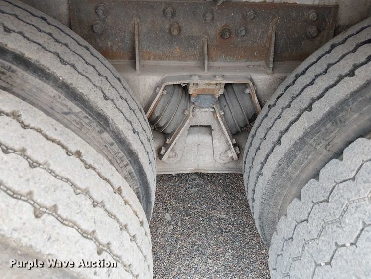 image for item EC1186 1997 Peterbilt 357 ready mix truck