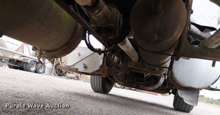 image for item EC1186 1997 Peterbilt 357 ready mix truck