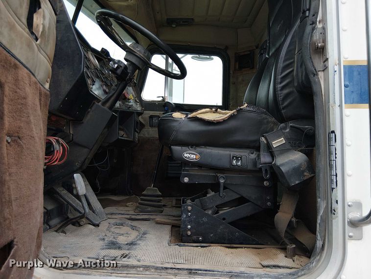 image for item EC1186 1997 Peterbilt 357 ready mix truck