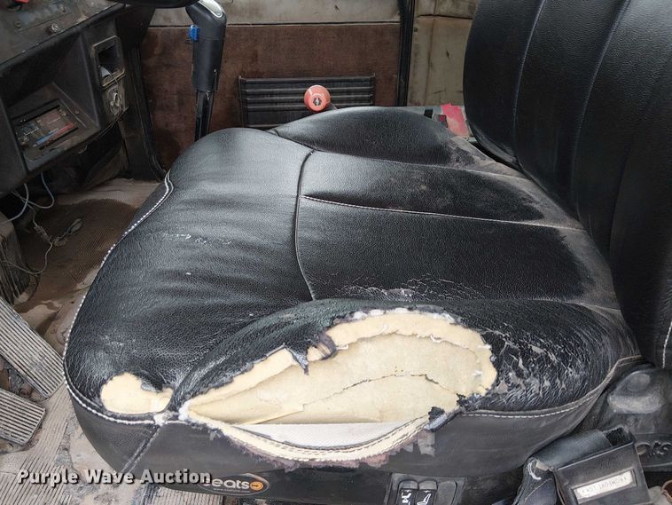 image for item EC1186 1997 Peterbilt 357 ready mix truck