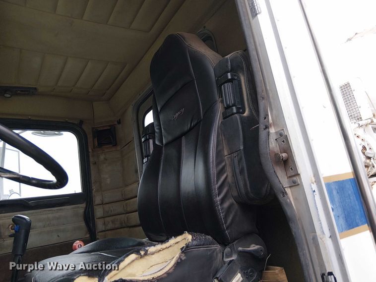 image for item EC1186 1997 Peterbilt 357 ready mix truck