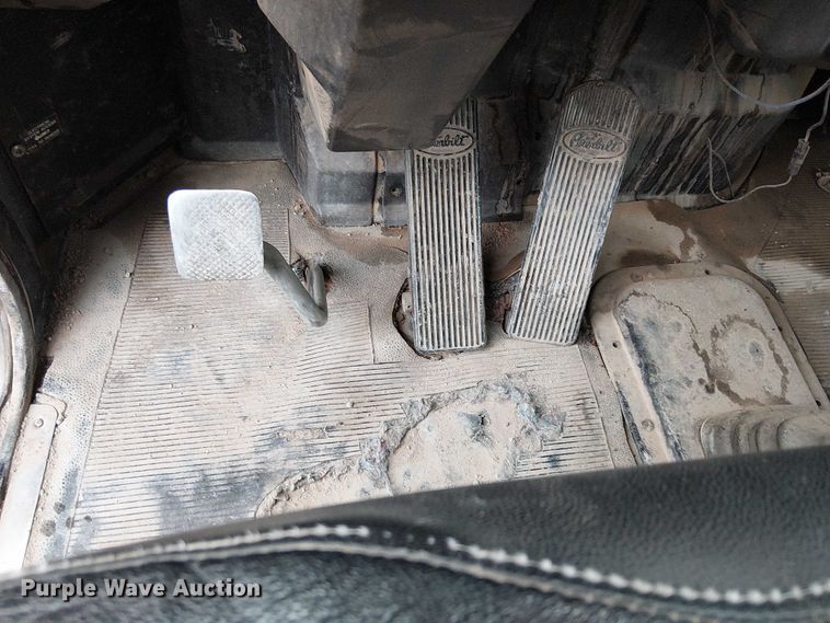 image for item EC1186 1997 Peterbilt 357 ready mix truck