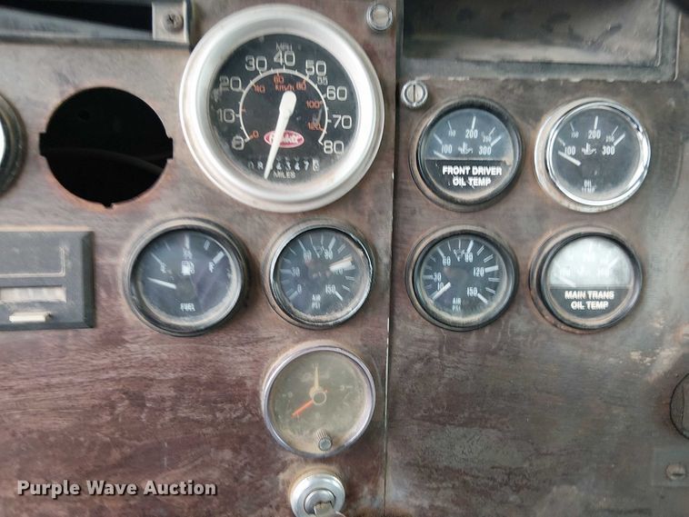 image for item EC1186 1997 Peterbilt 357 ready mix truck