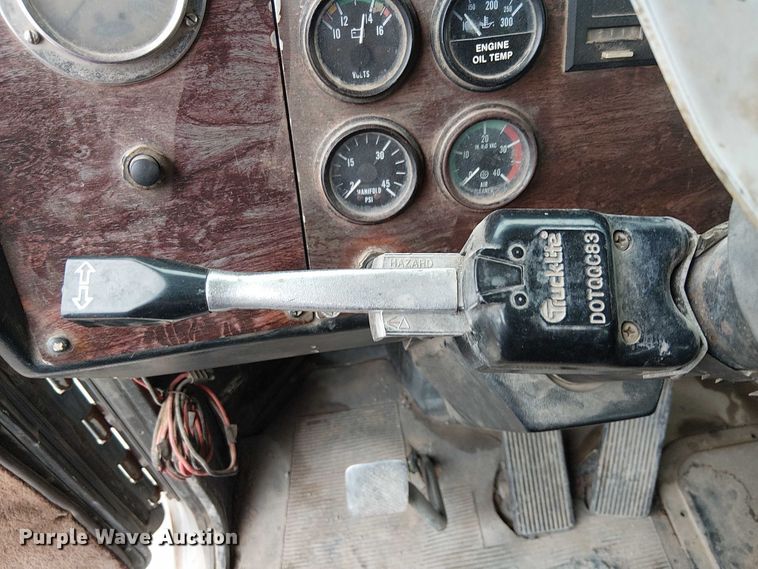 image for item EC1186 1997 Peterbilt 357 ready mix truck