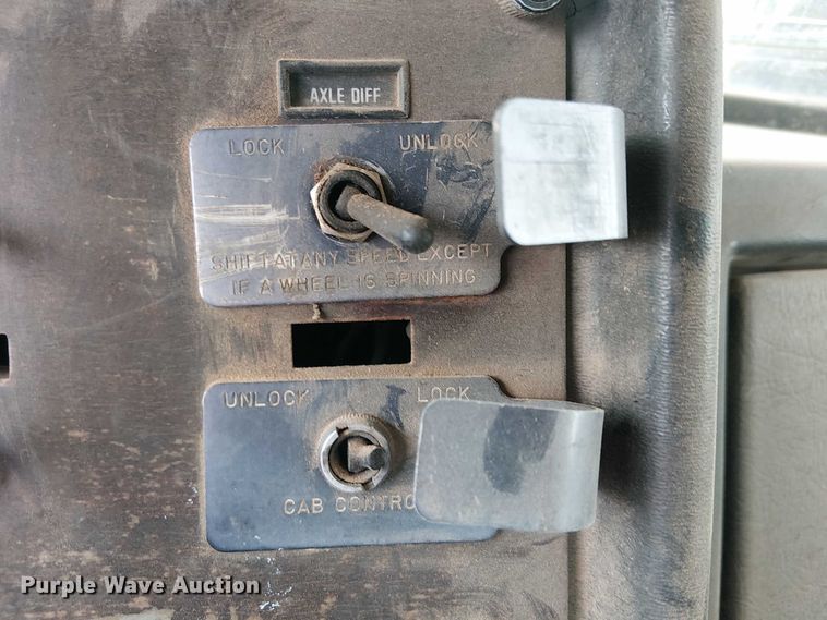 image for item EC1186 1997 Peterbilt 357 ready mix truck