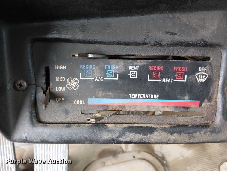 image for item EC1186 1997 Peterbilt 357 ready mix truck