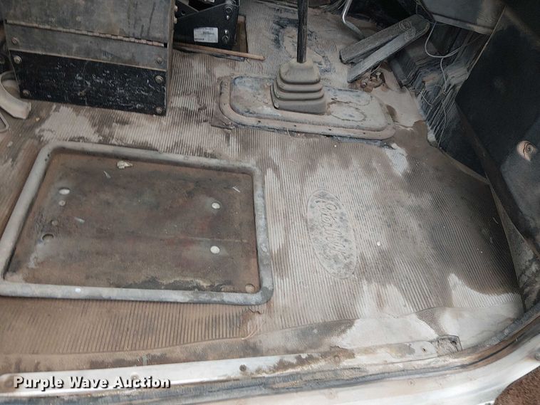 image for item EC1186 1997 Peterbilt 357 ready mix truck