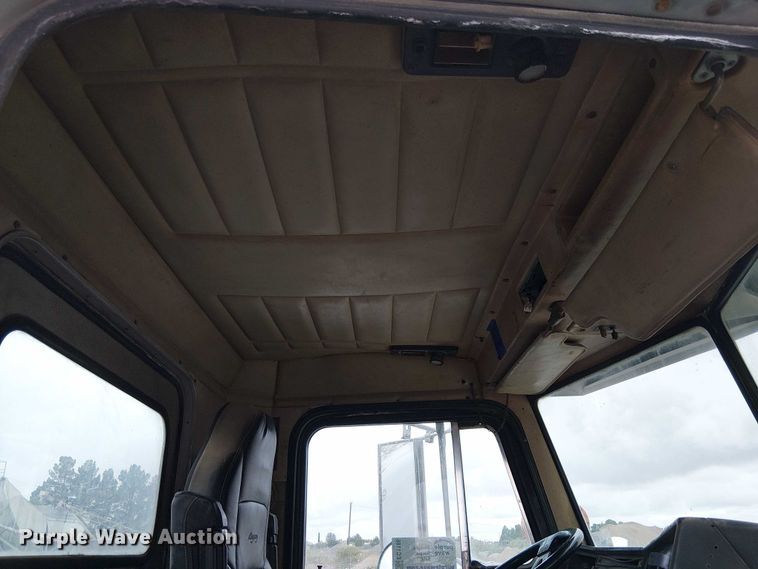 image for item EC1186 1997 Peterbilt 357 ready mix truck