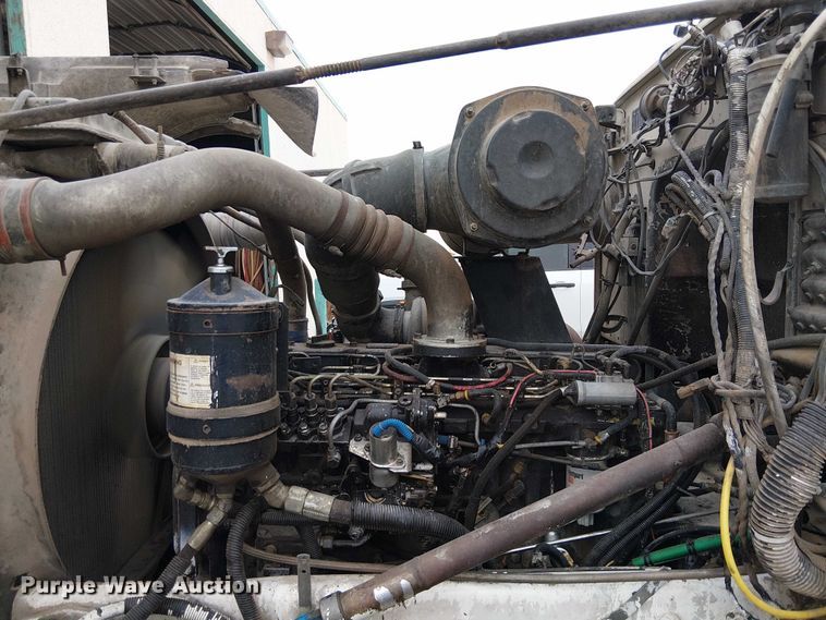 image for item EC1186 1997 Peterbilt 357 ready mix truck