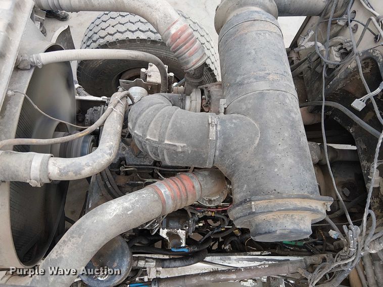 image for item EC1186 1997 Peterbilt 357 ready mix truck