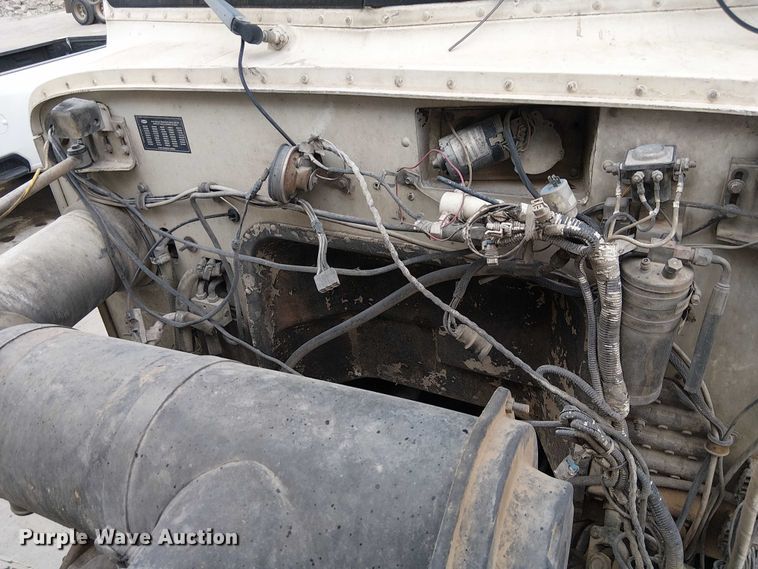 image for item EC1186 1997 Peterbilt 357 ready mix truck