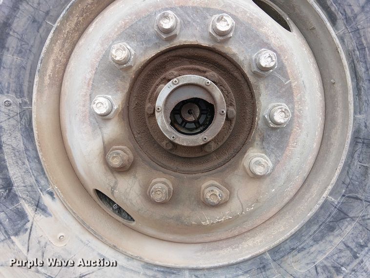 image for item EC1186 1997 Peterbilt 357 ready mix truck